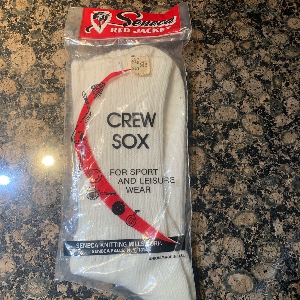Vintage  from 1982 Red Jacket Classic White Crew Socks- NWT